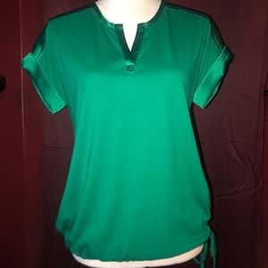 Chico’s Kelly green blouse👚
